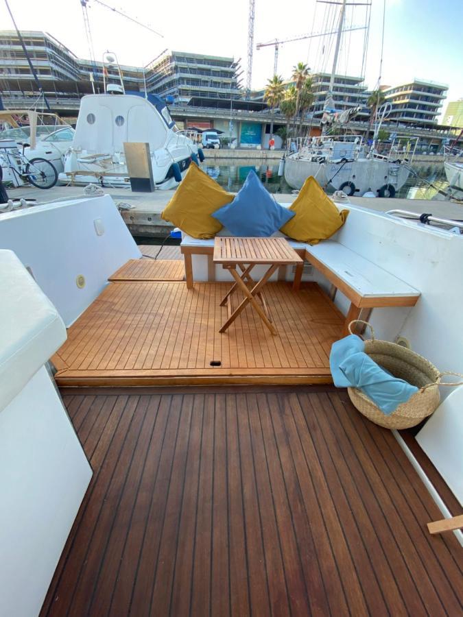 Laura Boat Hotel Sant Adria de Besos Exterior photo