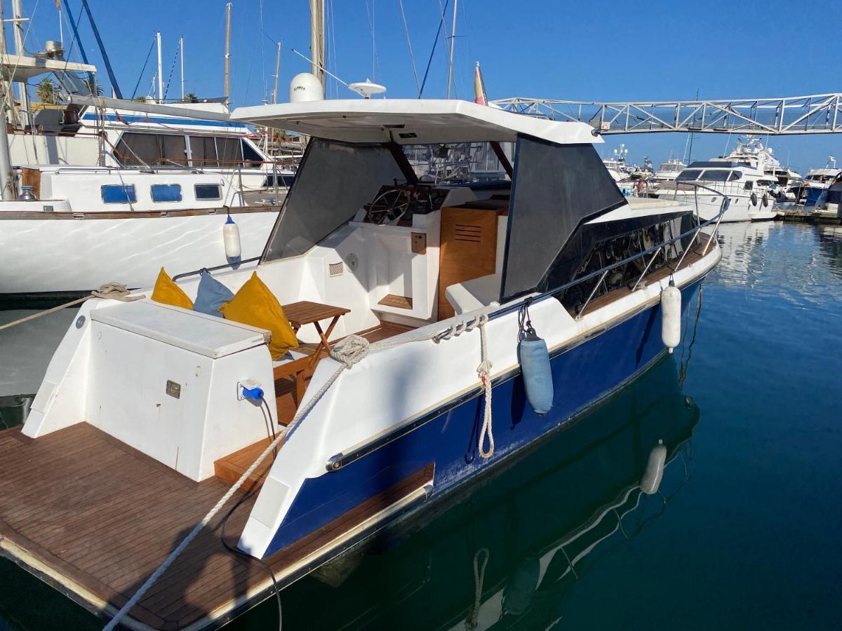 Laura Boat Hotel Sant Adria de Besos Exterior photo